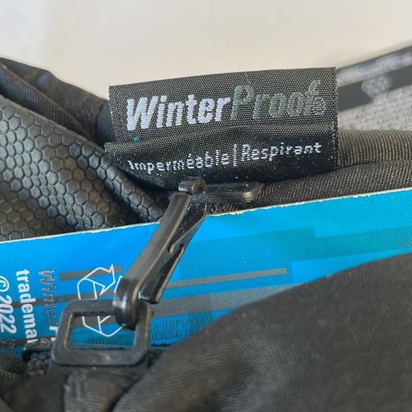 Aqua proof gloves winter proof black and gray size medium touchscreen capable - Picture 4 of 8